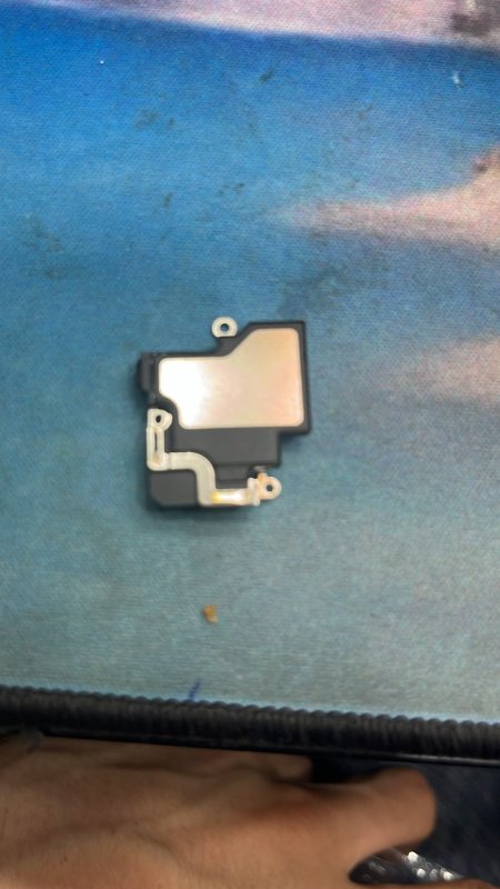IPHONE 15 PRO SPEKER